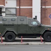 Uhićenik priveden na sud u specijalnom blindiranom policijskom vozilu