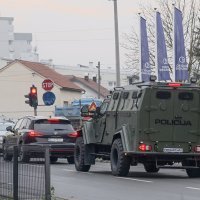 Uhićenik priveden na sud u specijalnom blindiranom policijskom vozilu