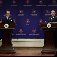 Turski ministar vanjskih poslova Mevlut Cavusoglu na zajedničkoj konferenciji za medije sa švedskim kolegom Tobiasom Billstromom