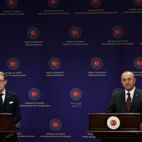 Turski ministar vanjskih poslova Mevlut Cavusoglu na zajedničkoj konferenciji za medije sa švedskim kolegom Tobiasom Billstromom