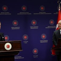 Turski ministar vanjskih poslova Mevlut Cavusoglu na zajedničkoj konferenciji za medije sa švedskim kolegom Tobiasom Billstromom