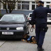 Davor Božinović na primopredaji specijalnih policijskih vozila za prijevoz pasa