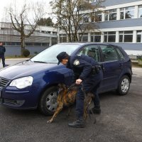 Davor Božinović na primopredaji specijalnih policijskih vozila za prijevoz pasa