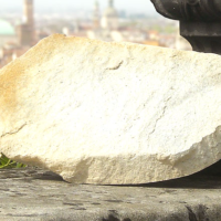 Kamen, drvo i cigla s fotonaponskim ćelijama tvrtke Dyaqua