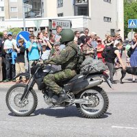 Pripadnik pukovnije na motociklu KTM