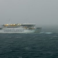 Snažno jugo ometa pomorski promet