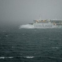 Snažno jugo ometa pomorski promet