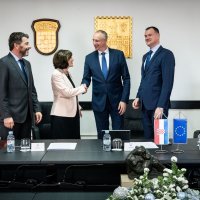 Ivica Puljak i zajednica ponuditelja potpisuju ugovor o uvođenju sustava inteligentnog prometa u Splitu