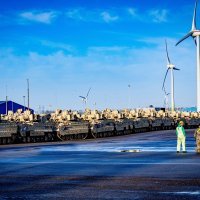 Američki tenkovi u nizozemskoj luci na putu za istočno krilo NATO-a