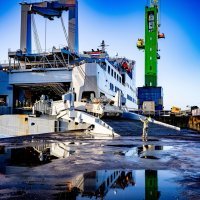 Američki tenkovi u nizozemskoj luci na putu za istočno krilo NATO-a