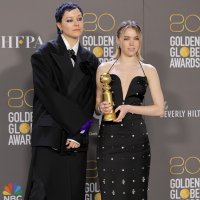 Emma D'Arcy i Milly Alcock