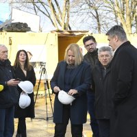 Milanović obišao potresom pogođena područja na Baniji