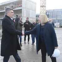 Milanović obišao potresom pogođena područja na Baniji