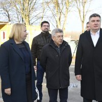 Milanović obišao potresom pogođena područja na Baniji