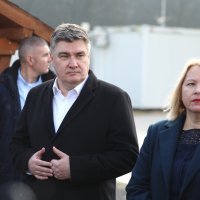 Milanović posjetio kontejnersko naselje u Sisku