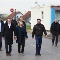 Milanović posjetio kontejnersko naselje u Sisku