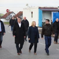 Milanović posjetio kontejnersko naselje u Sisku