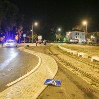 Putnički vlak prošao kroz kolodvor i naletio na kombi