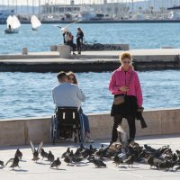 Sunčan dan izmamio je Splićane na Rivu