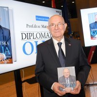 Predstavljanje 2. dopunjenog izdanja knjige "Diplomatska oluja" Mate Granića