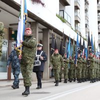 Zadar: Održan mimohod pripadnika OSRH i MUP-a s ratnim zastavama povodom 30. obljetnice VRO Maslenica