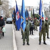 Zadar: Održan mimohod pripadnika OSRH i MUP-a s ratnim zastavama povodom 30. obljetnice VRO Maslenica