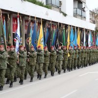 Zadar: Održan mimohod pripadnika OSRH i MUP-a s ratnim zastavama povodom 30. obljetnice VRO Maslenica