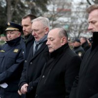 Zadar: Povodom 30. obljetnice VRO Maslenica odana počast poginulim hrvatskim braniteljima kod spomen-obilježja Kocka