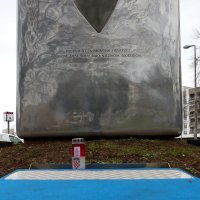 Zadar: Povodom 30. obljetnice VRO Maslenica odana počast poginulim hrvatskim braniteljima kod spomen-obilježja Kocka