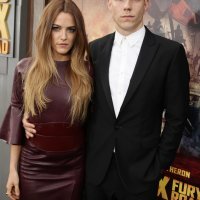 Riley Keough i Ben Smith-Petersen