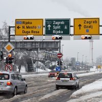 Na karlovačkom području snijeg je prouzročio probleme u prometu