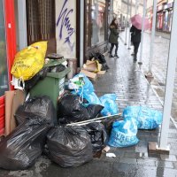 Radnici u štrajku, smeće na ulicama