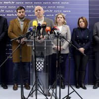 Ministar Branko Bačić obratio se medijima tijekom posjeta Petrinji