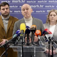 Ministar Branko Bačić obratio se medijima tijekom posjeta Petrinji