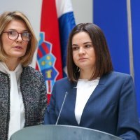 Svjatlana Tihanovska (desno)