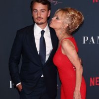 Pamela Anderson sa sinovima