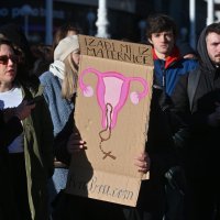 Prosvjed zbog muškaraca koji mole na Trgu bana Jelačića