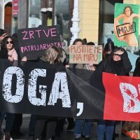 Prosvjed zbog muškaraca koji mole na Trgu bana Jelačića