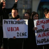 Prosvjed zbog muškaraca koji mole na Trgu bana Jelačića