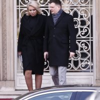 Beograd: Premijerka Ana Brnabić i ministri iz redova SNS-a izlaze iz Predsjedništva Srbije nakon sastanka s predsjednikom Aleksandrom Vučićem