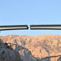 Spajanje mosta kod Omiša