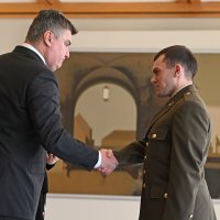 Milanović uručio prve časničke činove