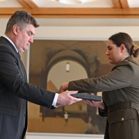 Milanović uručio prve časničke činove