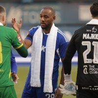 Dinamo i Istra 1961 na teren izašli u bijelim šalovima u čast Ćiri Blaževiću, 10.2.2023.