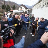 Tomašević i Bačić obišli objekte na Markuševcu oštećene u potresu