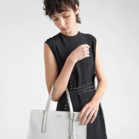 Prada tote torbica redizajn 1995.