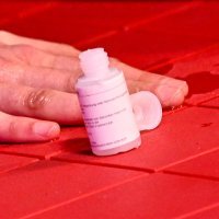 Aktivisti su se zalijepili za crveni tepih na Berlinaleu