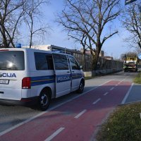 Kamion se zabio u ogradu američke škole kod Bundeka