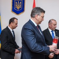 Andrej Plenković zapalio svijeće za žrtve rata u Ukrajini