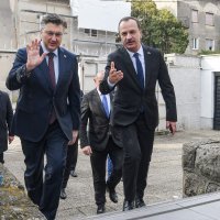 Andrej Plenković zapalio svijeće za žrtve rata u Ukrajini